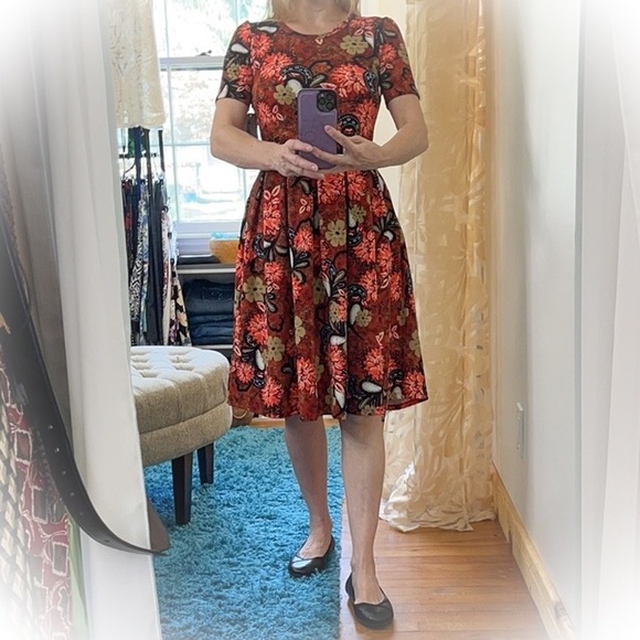 💕NWT Lularoe Amelia Dress with pockets Fit & Flare Red Floral & Paisley Design - Picture 7 of 15